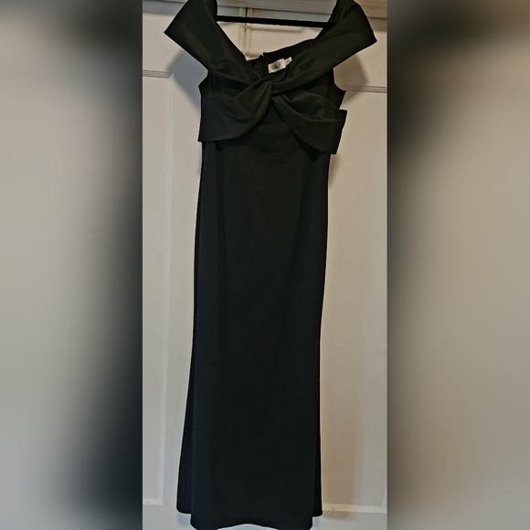 ELIZA J, Satin-Bow Off-The-Shoulder Gown, Size 18 - Picture 4 of 16